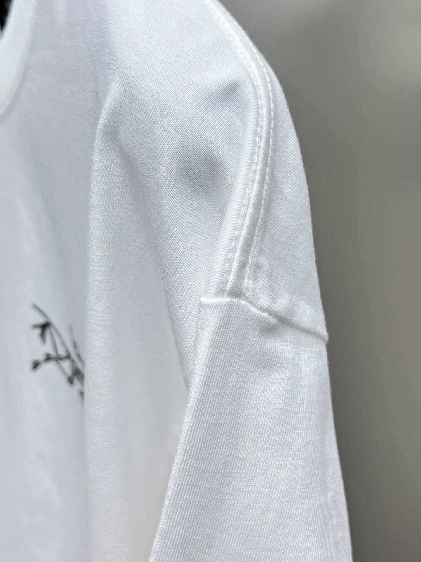 arcteryx🌟New Arrival T T Hot Sale 99 🐎🐎Size：S-XXL Black White 2 Size S 110 54 69 21 M 114 56 71 22 L 118 58 73 22 XL 122 60 75 23 2XL 126 62 77 23